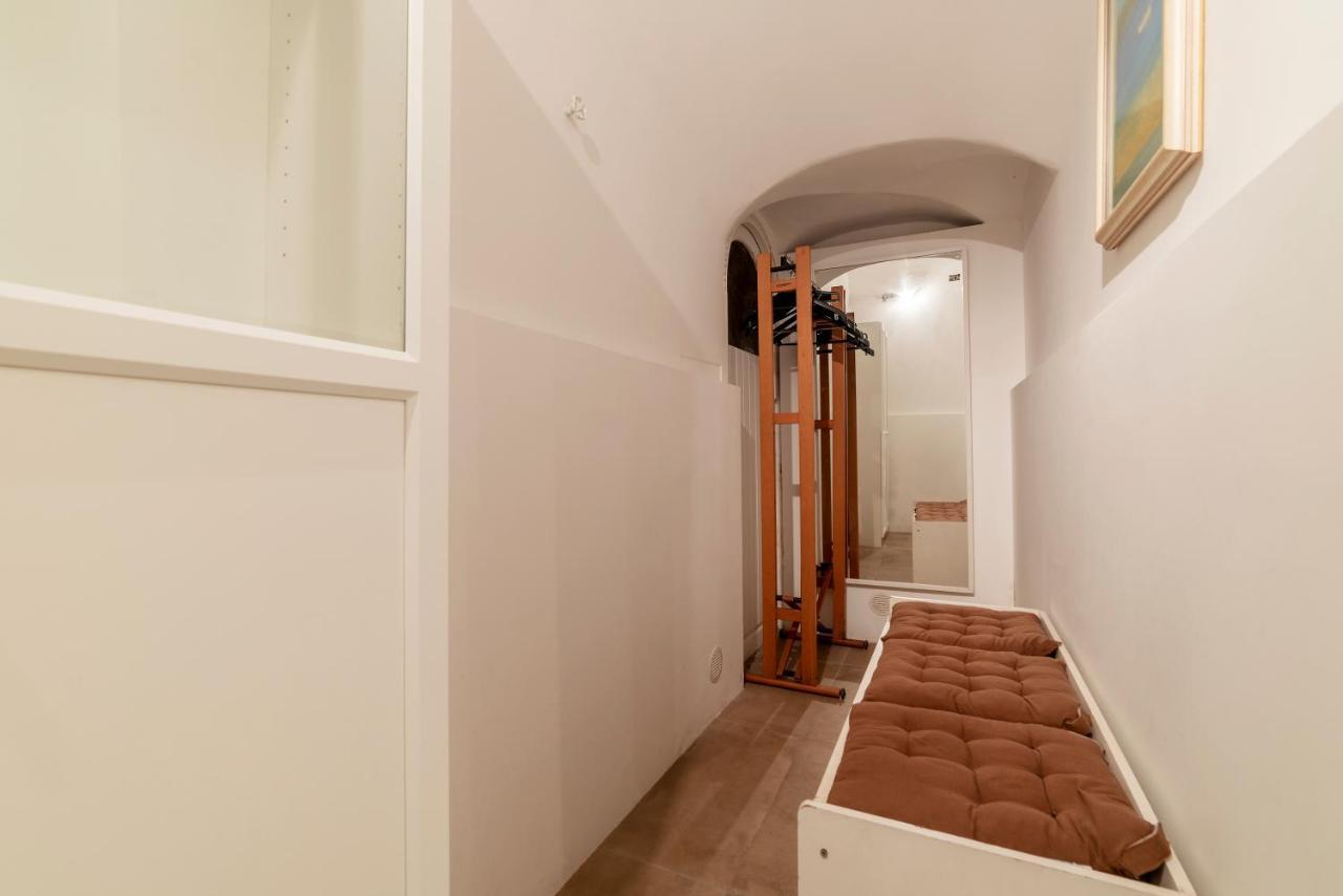 Studio Apartment *